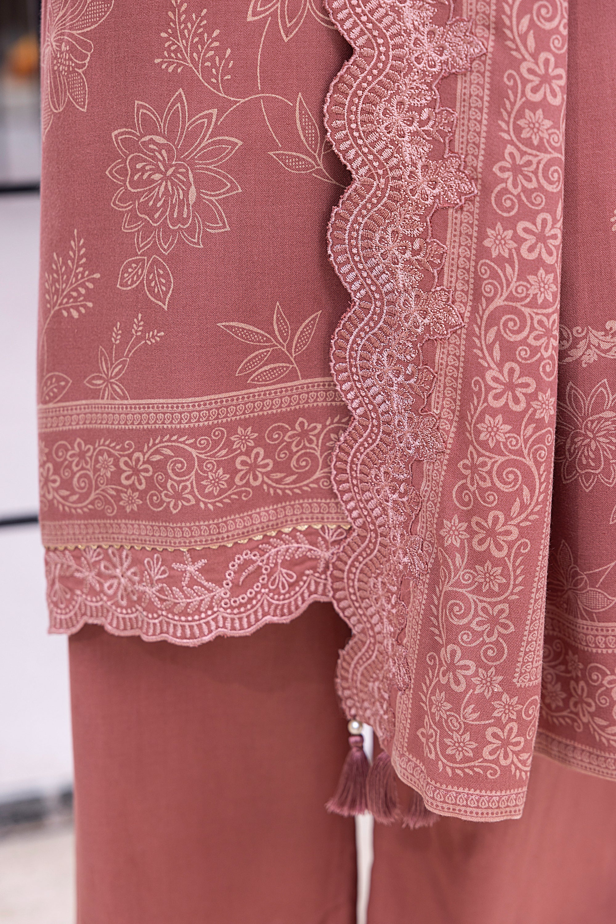 03 Piece Stitched Printed Embroidered Cashmi Wool
