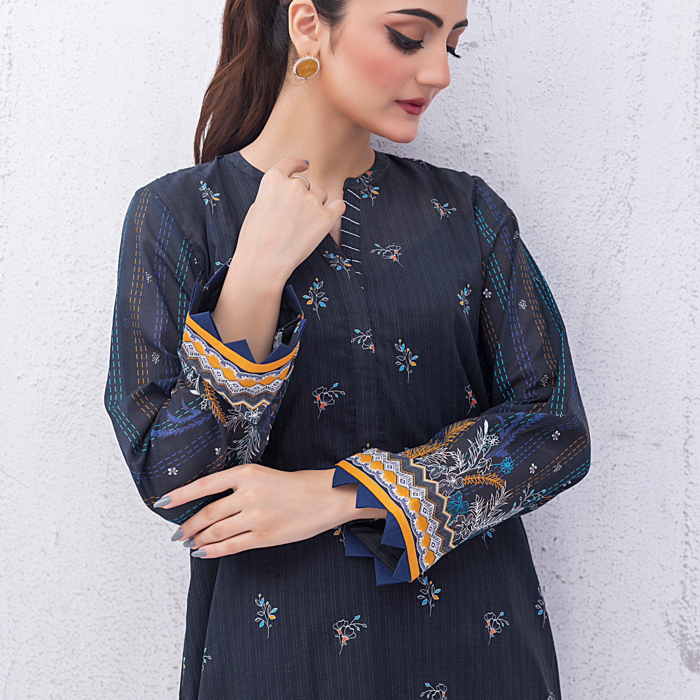 01 Piece Unstitched Printed Lawn Shirt - View 2 - Lakhany